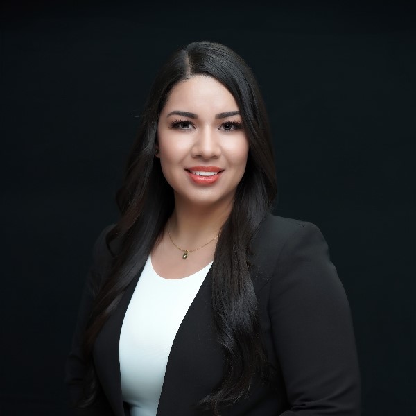 image of Silvia Perez agent