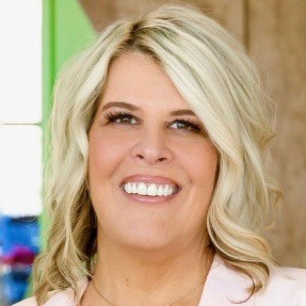 image of Lora Reynolds agent