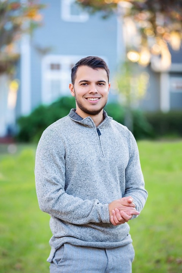 image of Nick VelezPerrone agent