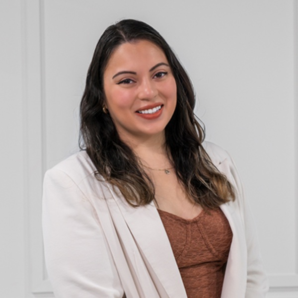 image of Monica Mira agent